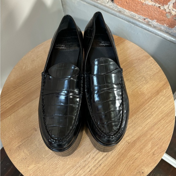 Women's Soaring Croc Embossed Platform Loafers - Picture 2 of 5